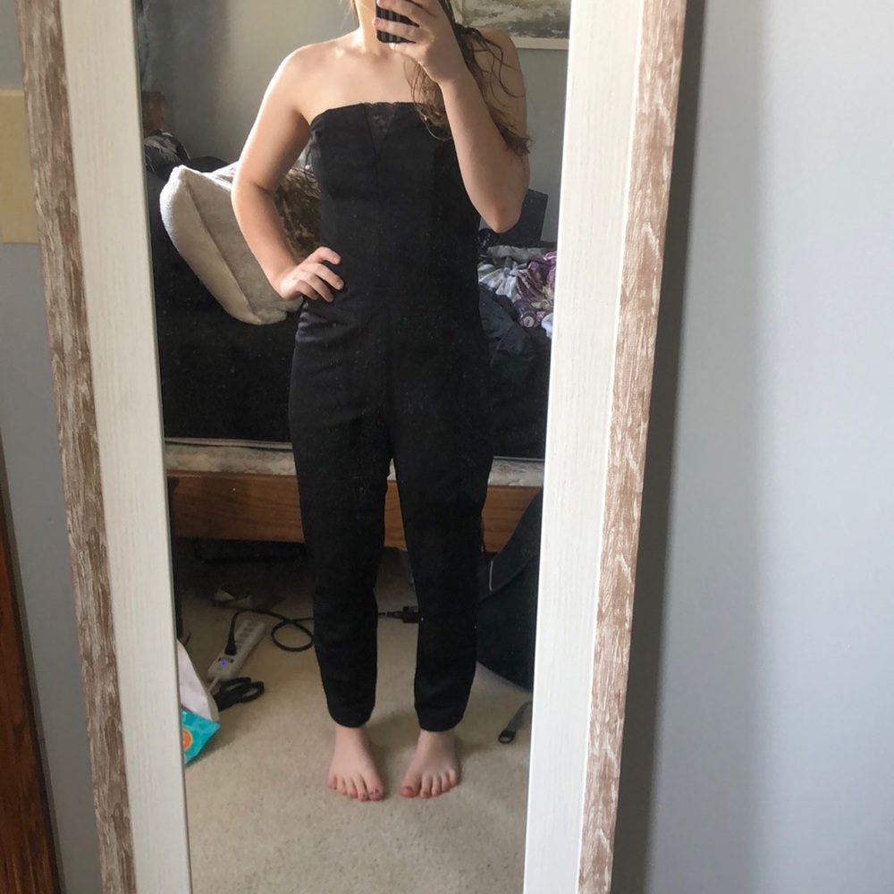 Black women’s strapless pants suit. Size 4